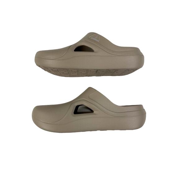 Eddie Bauer - High Jinx Clogs in Taupe